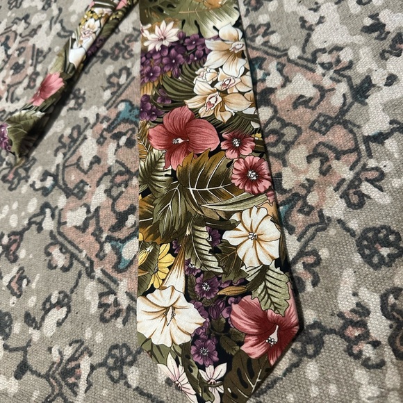 Tango Tie - Picture 2 of 4